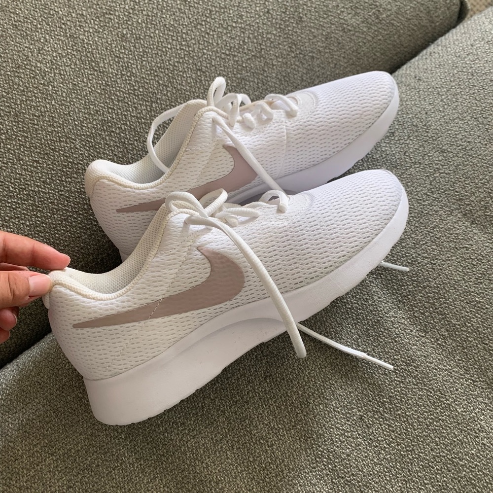 Nike white running tennis shoes size 8 sneakers